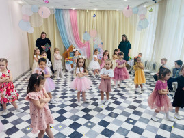 8 Марта в группе "Божьи коровки" 8 Марта в группе "Божьи коровки".